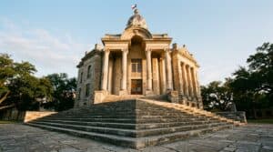 Texas county courthouse steps, representing criminal negligence charges a nurse can face